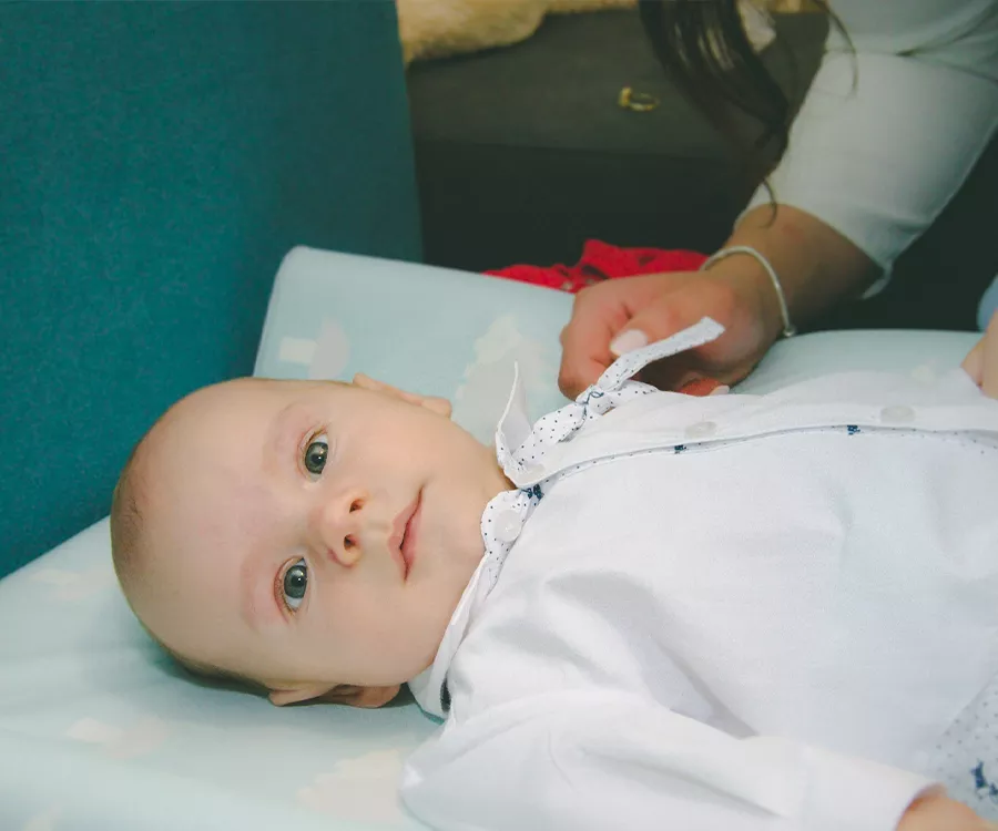 Portret chłopca przygotowywanego do chrztu